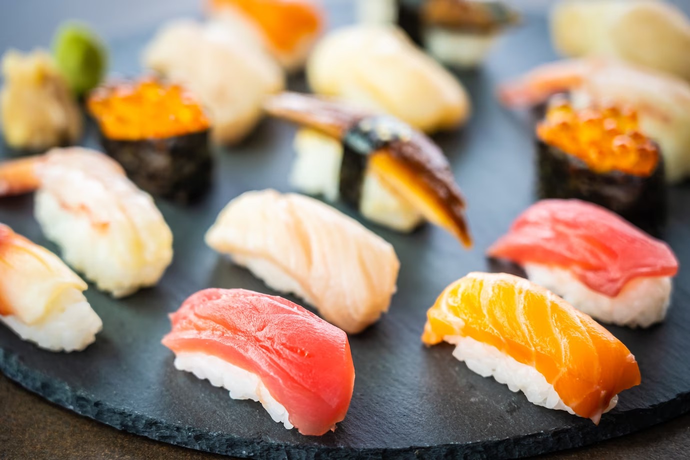 nigiri-sushi-set-with-salmon-tun